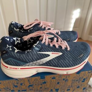 Brooks Women’s Ghost 15 Navy and White Star Pattern Sneakers - Size 8B